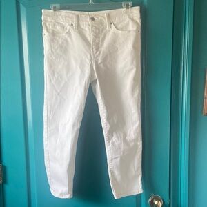 LEVI’S 311 SHAPING SKINNY CAPRIS SIZE 31 White